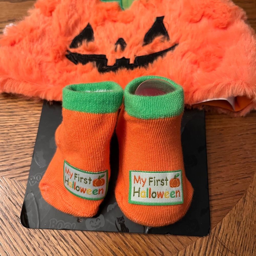 Hello little pumpkin 🎃-lot set of 3 new born/ older!